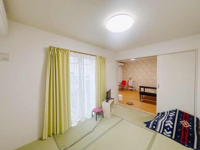 【中古戸建】みどり市大間々町大間々の和室|■和室｜リビングと繋がっている和室は、お子様の様子を見守りながらお洗濯物を畳んだり、家事の合間のちょっとした休憩やのんびりお昼寝にも♪セカンドリビングとしてもお使いいただけます。
