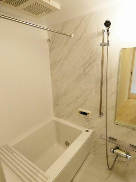 スカイ・フラワーの浴室