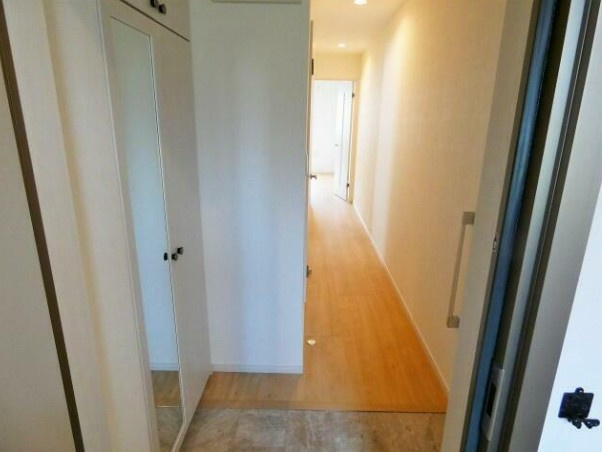 スカイ・フラワーの玄関