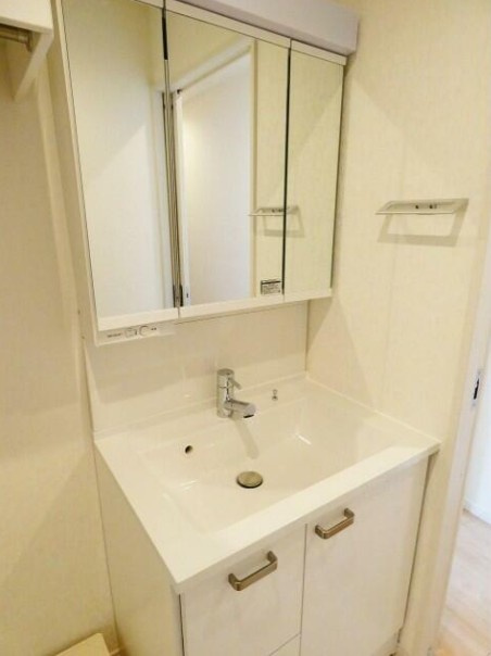 スカイ・フラワーの独立洗面台