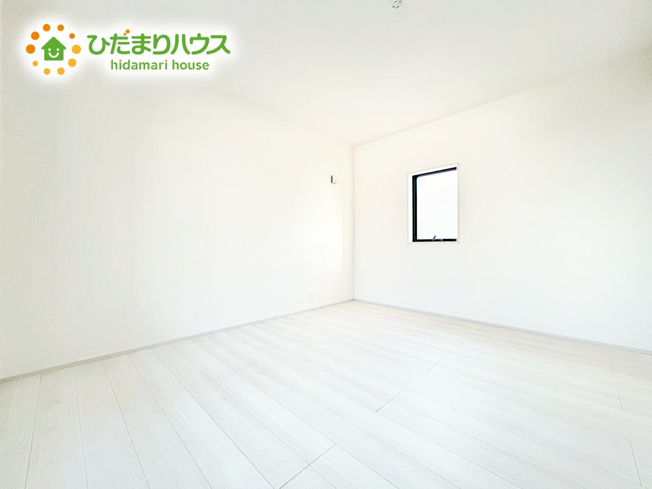 【寝室】 | ひたちなか足崎19期　新築戸建　2号棟 | 天井の高い主寝室。ゆっくりと過ごせる大人のくつろぎ空間！