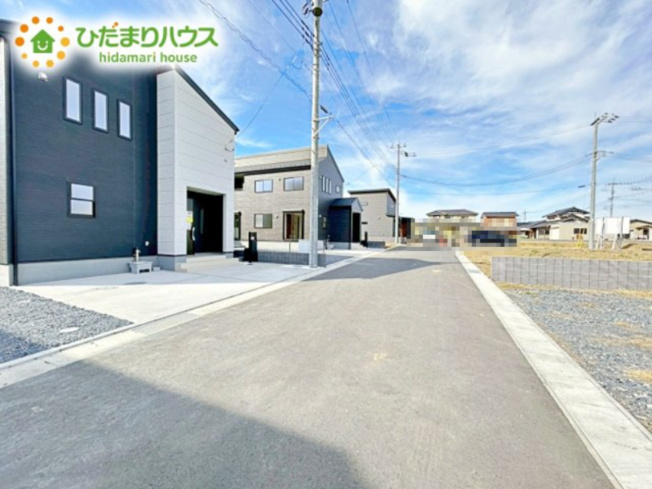 【前面道路含む現地写真】 | ひたちなか足崎19期　新築戸建　2号棟 | 前面道路幅6ｍ☆車の出入りもラクラクできちゃいます(^^♪