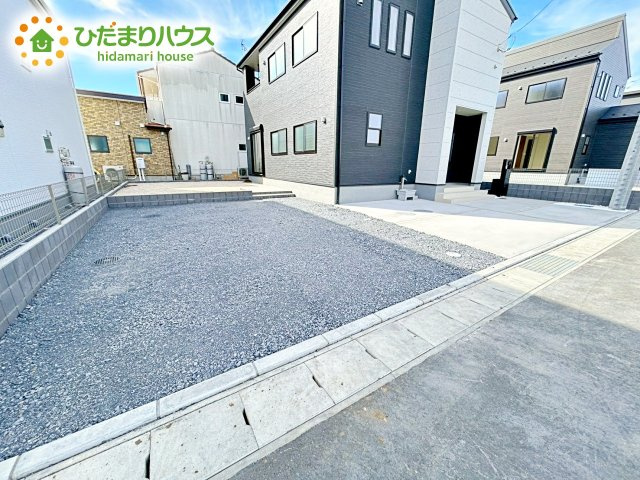 【駐車場】 | ひたちなか足崎19期　新築戸建　2号棟 | ゆったりとしたカースペースで、ファミリーカーや軽自動車もラクラク駐車出来ますね♪