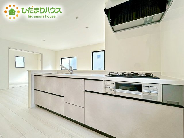 【キッチン】 | ひたちなか足崎19期　新築戸建　2号棟 | ワイドなキッチンスペースなので、2品、3品同時に作れちゃいますね( *´艸｀)