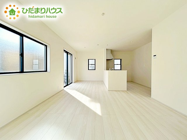 【居間・リビング】 | ひたちなか足崎19期　新築戸建　2号棟 | 開放感あるLDKを確保！家族が集まるリビングはゆったり過ごしリフレッシュする場として居心地の良い空間にしたいですね。