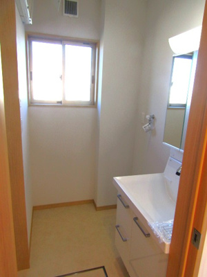 【独立洗面台】 | 【太陽光パネル搭載】中央市東花輪 | 独立洗面台あり、毎朝おしゃれに忙しい女性の方におすすめです