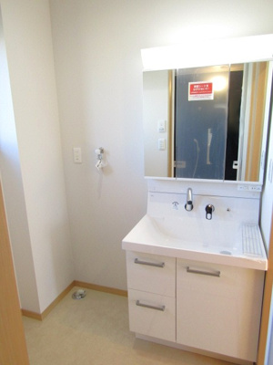 【独立洗面台】 | 【太陽光パネル搭載】中央市東花輪 | 独立洗面化粧台が付いています