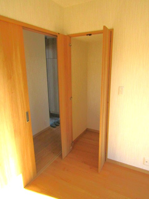 【内装】 | 【太陽光パネル搭載】中央市東花輪 | 内装は落ち着いています