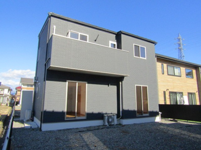 【外観】 | 【太陽光パネル搭載】中央市東花輪 | 落ち着いた雰囲気の外観です