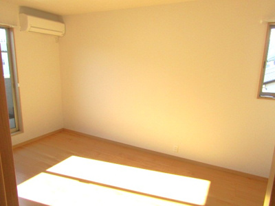 【洋室】 | 【太陽光パネル搭載】中央市東花輪 | 個人の部屋や寝室として使える洋室です