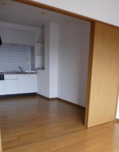 ローズガーデンの居間・リビング