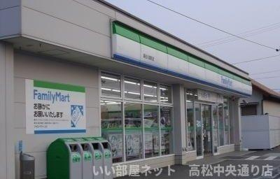 【周辺】 | パレ・コリーヌ | ファミリーマートさんまで600m