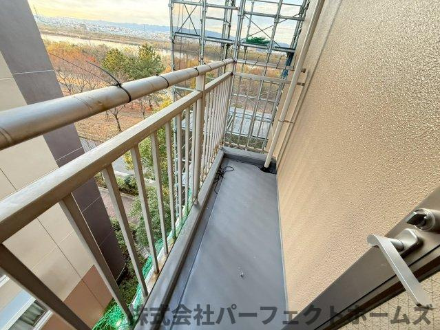 リバティパーク枚方B棟のバルコニー|バルコニーからの眺めを楽しみながら食事をしませんか