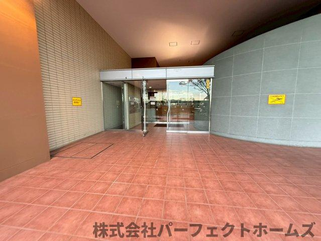 リバティパーク枚方B棟のエントランス|落ち着いたエントランスです