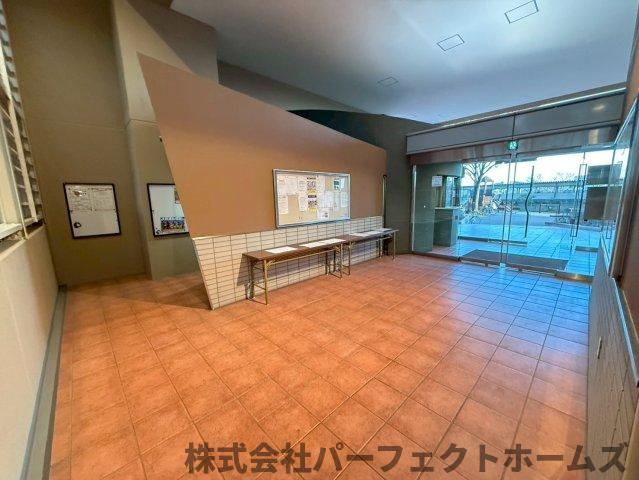 リバティパーク枚方B棟のロビー