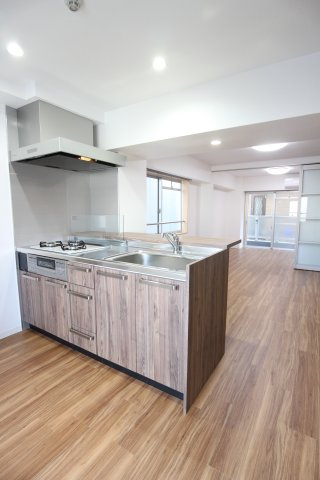 エグゼ八木北のキッチン|グリル付き3口ガスコンロ対面式キッチン