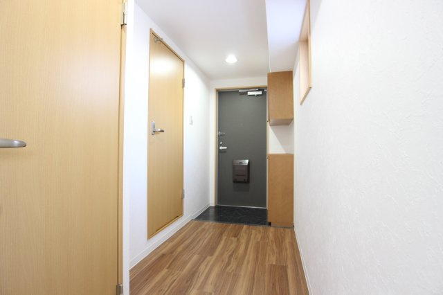 エグゼ八木北の玄関|シューズボックス付き玄関