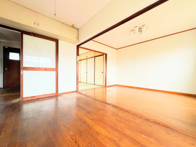【居間・リビング】 | 竹山団地 | ◆リビングは一日中太陽の光が射し込みます。家族が集まる空間は、自然と笑顔が溢れます！