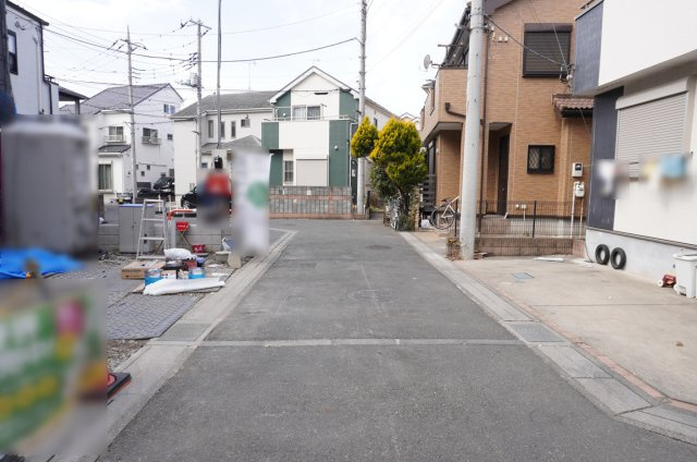 草加市長栄1丁目 新築分譲住宅 の前面道路含む現地写真