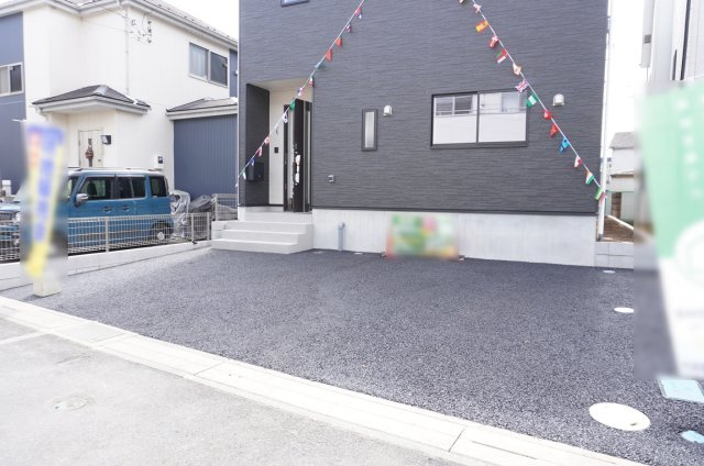 草加市長栄1丁目 新築分譲住宅 の駐車場