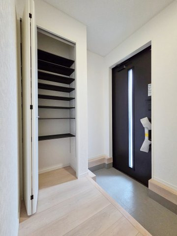 【玄関】 | 東海市荒尾町第18　２号棟