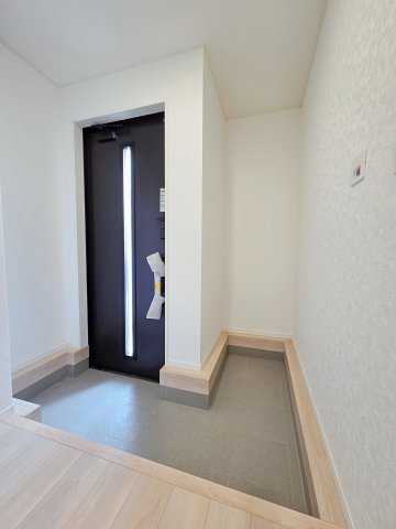 【玄関】 | 東海市荒尾町第18　２号棟