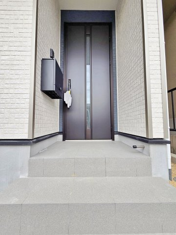 【玄関】 | 東海市荒尾町第18　２号棟