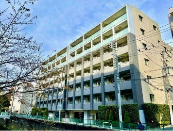 【外観】 | レジディア中落合Ａ棟 | 鉄筋コンクリート造のがっちりとした建物。