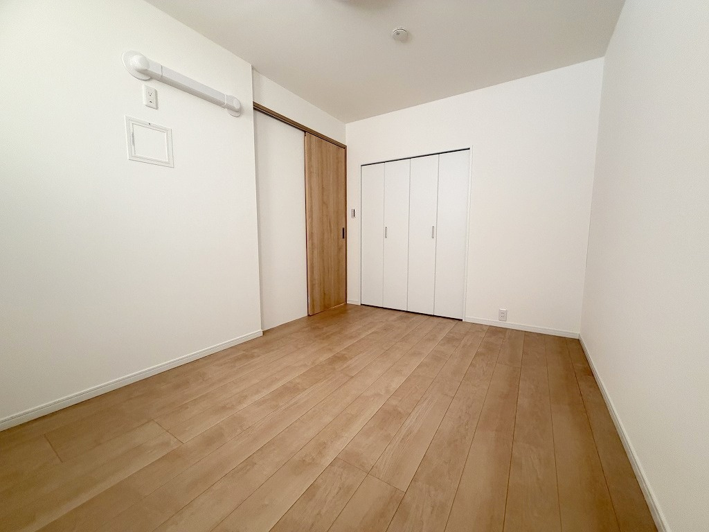 パークフィールドみさと5街区1号館の洋室|クローゼット付きの洋室6帖・子供部屋としていかがでしょうか。