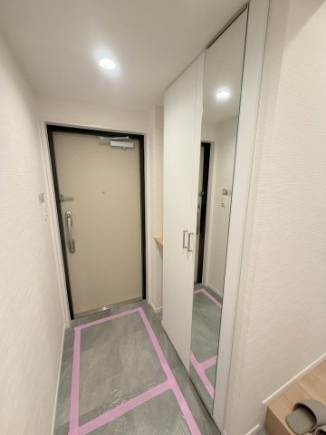 パークフィールドみさと5街区1号館の玄関|姿見付きのトールタイプのシューズボックス