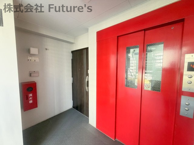 パークフィールドみさと5街区1号館のその他共用部分|エレベーター横のお部屋です。1フロア2住戸でエレベーターをお使いいただけます