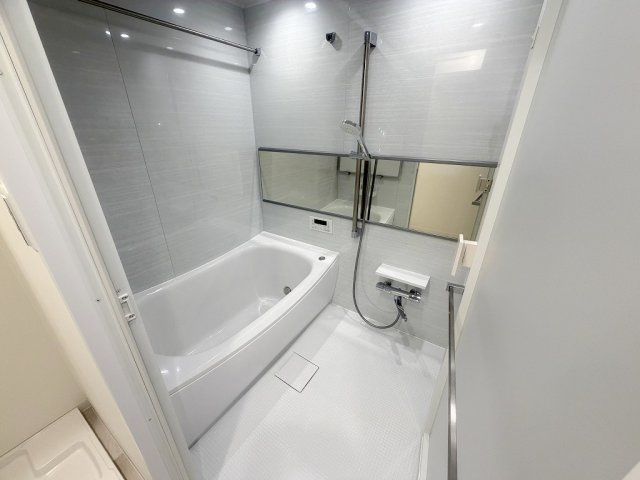 パークフィールドみさと5街区1号館の浴室|浴室暖房乾燥機付きなので雨の日のお洗濯も快適です