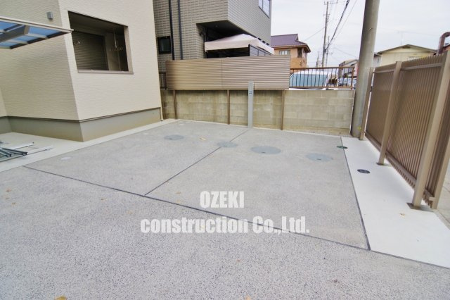 Elegante　Serenoの駐車場