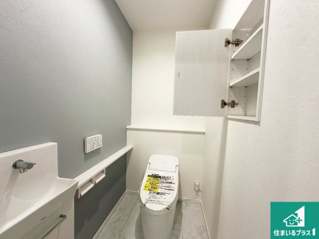 加東市南山　新築一戸建てのトイレ|1・2階の2ヶ所にあるので、朝の忙しい時間の順番待ちもなく、深夜の利用にも大変便利です。