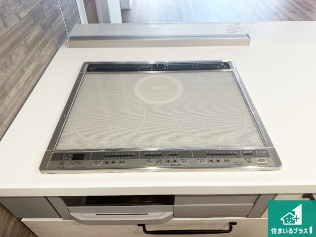 加東市南山　新築一戸建ての設備|火を使わないので、安心なＩＨコンロ！でこぼこが無い構造なので、掃除もしやすく清潔に保てます！