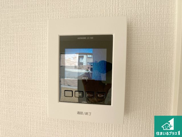 小野市神明町　第12期　新築一戸建ての防犯設備|カラーモニターインターホン！声だけでなく来訪者の姿や顔がモニターで確認できるので、小さなお子様がいらっしゃるご家庭でも安心できます！