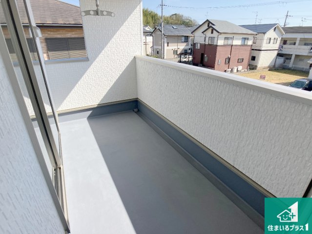 小野市神明町　第12期　新築一戸建てのバルコニー|ワイドバルコニーは洗濯物を干すスペースが広いのでご家族が多くても安心！