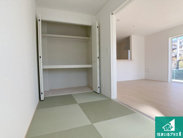 小野市神明町　第12期　新築一戸建ての和室|一室あると便利な和室は客間としてだけでなく、小さなお子様のプレイルームや食後のくつろぎスペースとしてもご利用いただけます。収納もついていますので大活躍間違いなし！