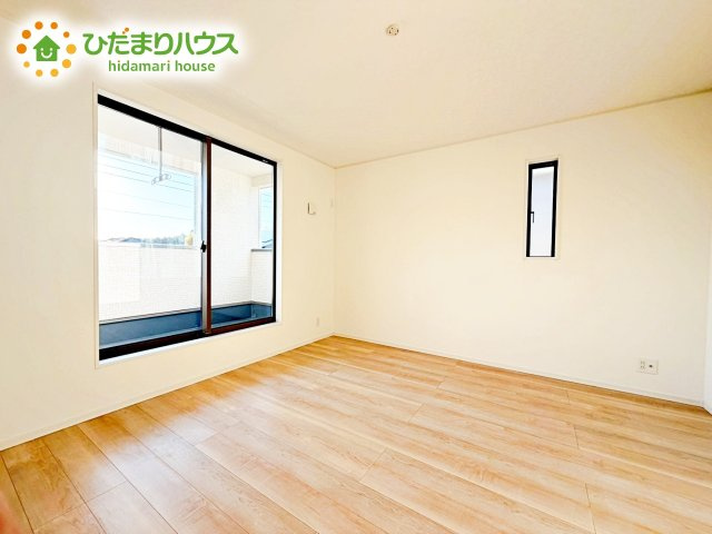 【寝室】 | 笠間市旭町第8　新築戸建　1号棟 | バルコニーに面していて、たっぷり光りの入る明るい主寝室です！