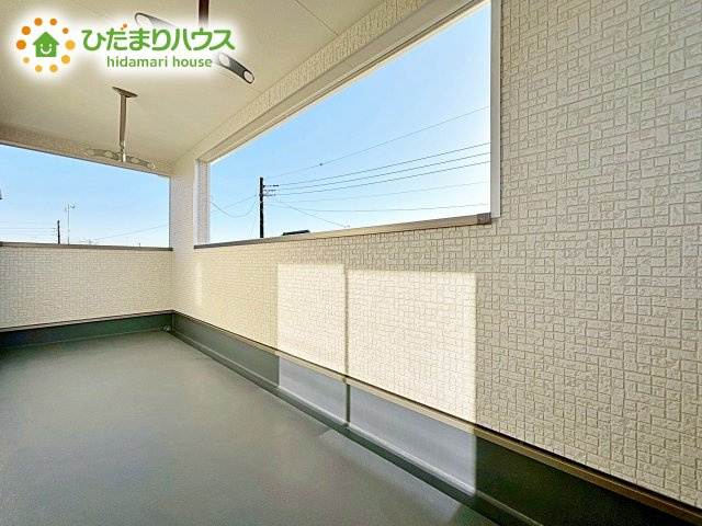 【バルコニー】 | 笠間市旭町第8　新築戸建　1号棟 | 屋根付きの広々インナーバルコニーは、共働きのご家庭の強い味方！急な雨でもお洗濯物の心配がいりませんね(^^)/