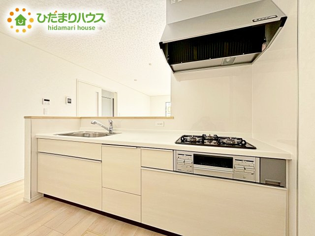 【キッチン】 | 笠間市旭町第8　新築戸建　1号棟 | 3口コンロでお料理する時間も短くなりそうですね(*‘∀‘)
