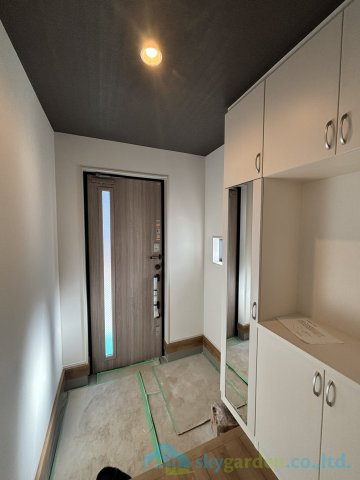 秦野市曽屋3期　新築戸建　全18棟2号棟の玄関