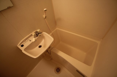 【浴室】 | グリーンヒルズ根岸 | ※同建物ほかのお部屋の写真です。（反転タイプ）