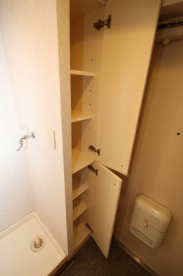 【収納】 | グリーンヒルズ根岸 | ※同建物ほかのお部屋の写真です。（反転タイプ）