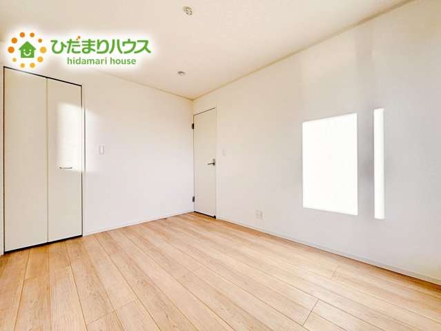 【寝室】 | 笠間市鯉淵第7　新築戸建　1号棟 | 質の良い睡眠で一日の疲れを癒す空間で気持ちの良い一日のスタートを切ることができます。バルコニーへ出入りでき、洗濯物干しや布団干しもラクラクです。