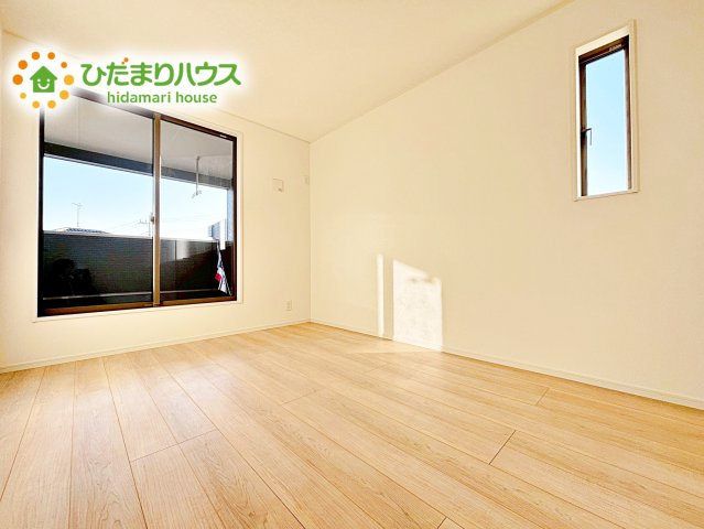 【寝室】 | 笠間市鯉淵第7　新築戸建　1号棟 | バルコニーに面していて、たっぷり光りの入る明るい主寝室です！