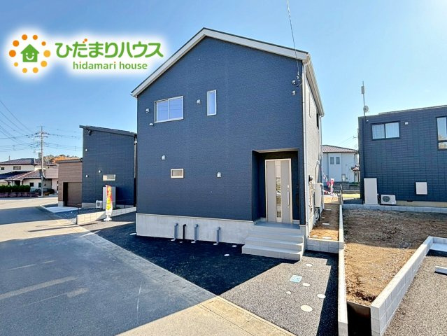 【外観】 | 笠間市鯉淵第7　新築戸建　1号棟 | 明るい光が差し込む開放感あふれる住まいです。