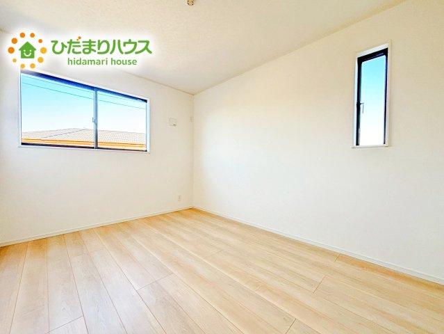 【洋室】 | 笠間市鯉淵第7　新築戸建　1号棟 | バルコニーに面しているので干したフワフワのお洗濯物はそのままお部屋にすっきり収納♪