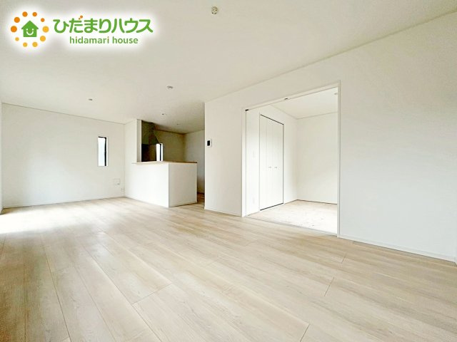 【居間・リビング】 | 笠間市鯉淵第7　新築戸建　1号棟 | 開放感あるLDKを確保！家族が集まるリビングはゆったり過ごしリフレッシュする場として居心地の良い空間にしたいですね。