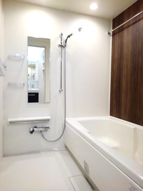 クリスタルメゾンしらかばの浴室